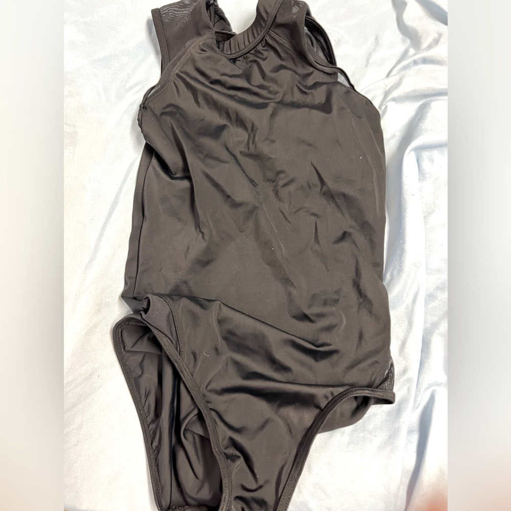 Selling for my friend.  We are raising funds to help her services dog get well.